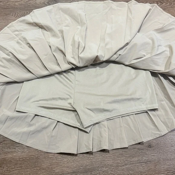 Vanilla Star Cream Pleated Tennis Skort - Picture 6 of 6